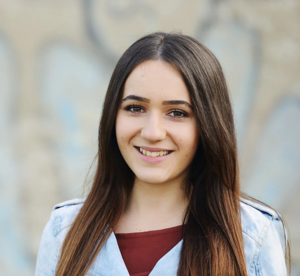 <em>Laura  L.</em>